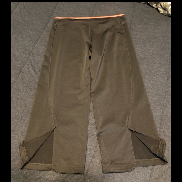 Adidas Gray & Peach ClimaCool Capri Athletic/Yoga Pants with Back Slits … - Picture 3 of 9